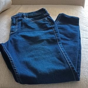Hollister California 5S ultra high rise super skinny girls straight legs jeans.